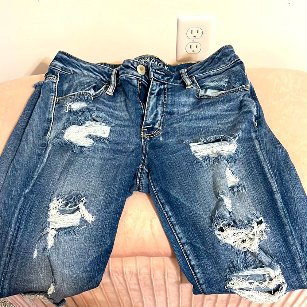 Distressed Cropped American Eagle Jean Jeggings. Womens 10 (regular)